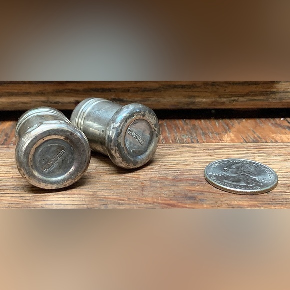 Early 20th Century Antique Sterling Silver Miniature Salt & Pepper Shakers - Picture 3 of 13